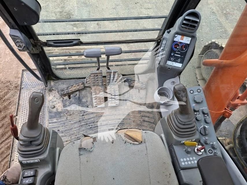 2013 Hitachi ZX290LC-5N - 8