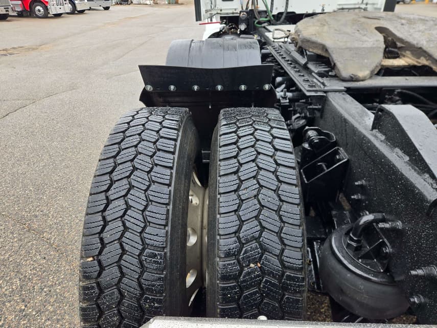 2022 Kenworth T680 - 10