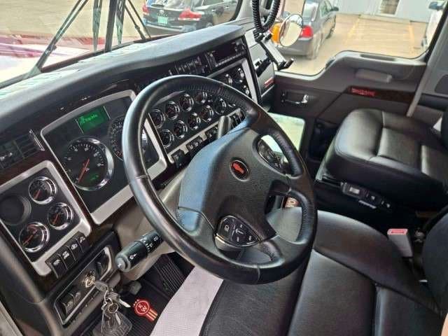 2025 Kenworth W900 - 12