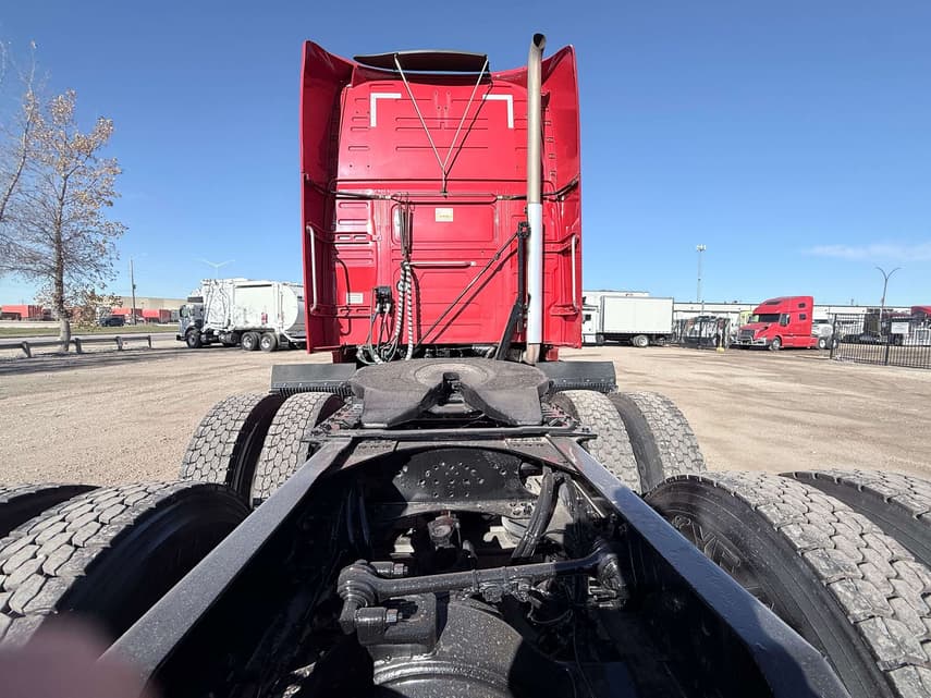 2021 Volvo VNL64T - 5