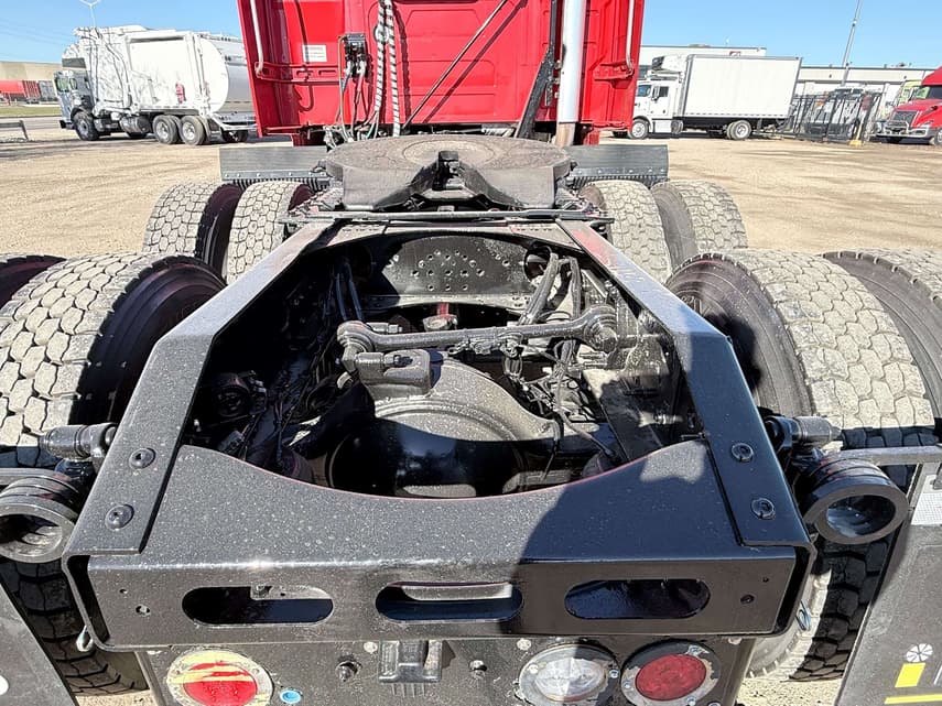 2021 Volvo VNL64T - 8
