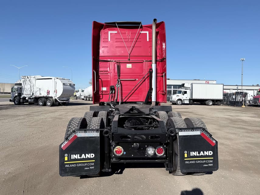 2021 Volvo VNL64T - 7