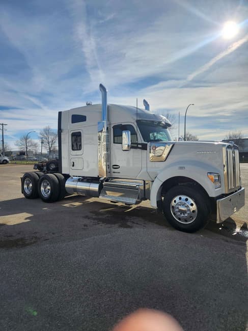2027 Kenworth W990 - 2