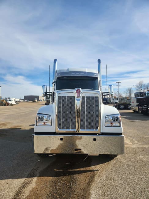 2027 Kenworth W990 - 3