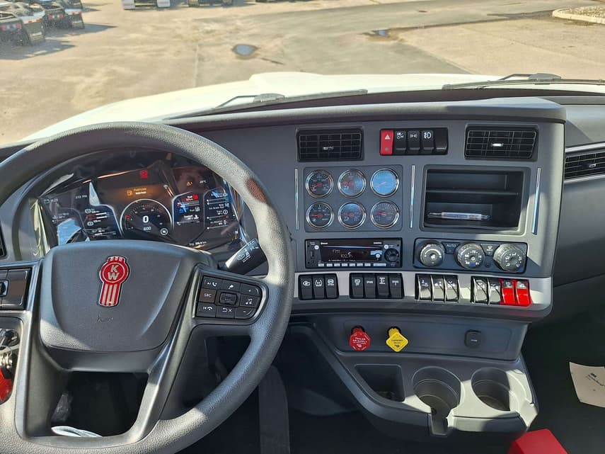 2027 Kenworth T880 - 10