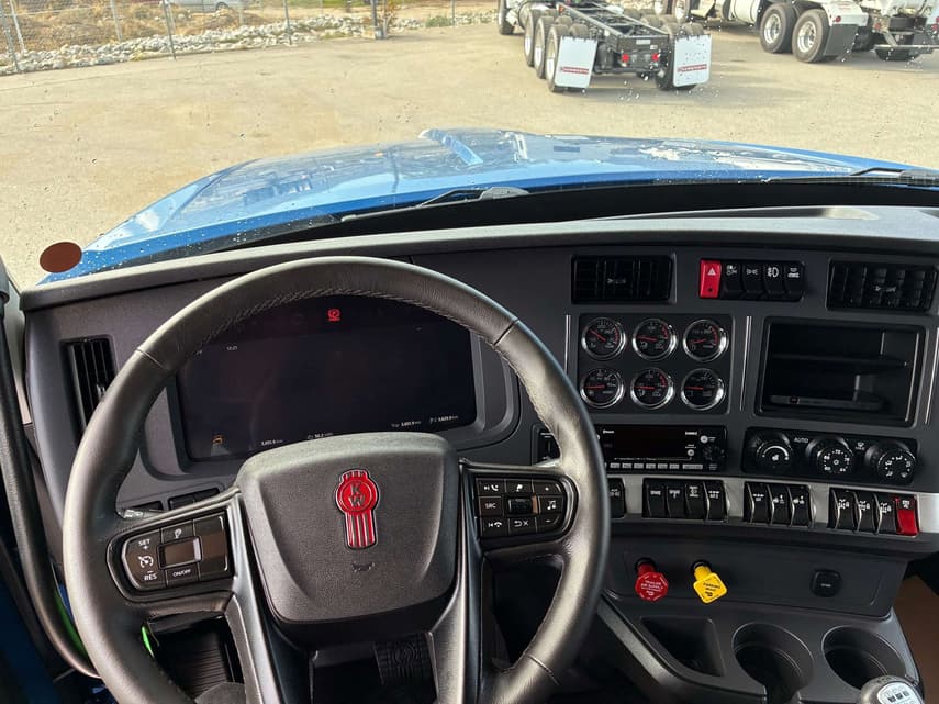 2027 Kenworth T880 - 12