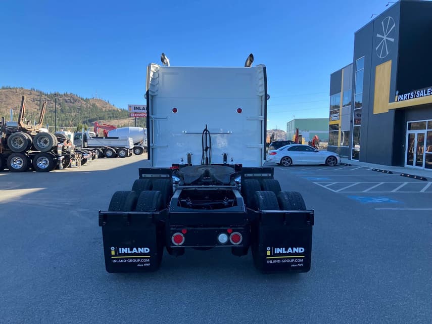 2022 Peterbilt 389 - 4