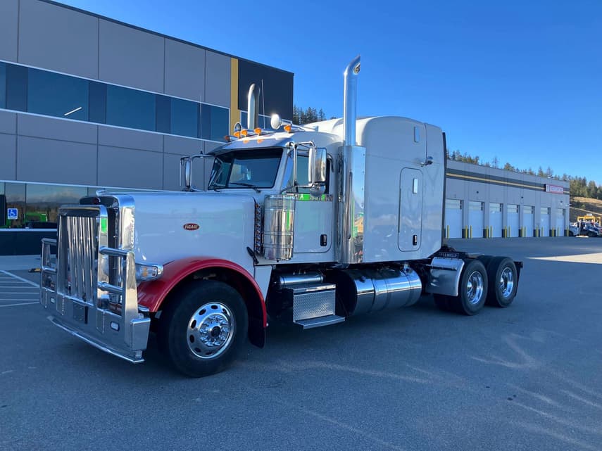 2022 Peterbilt 389 - 1