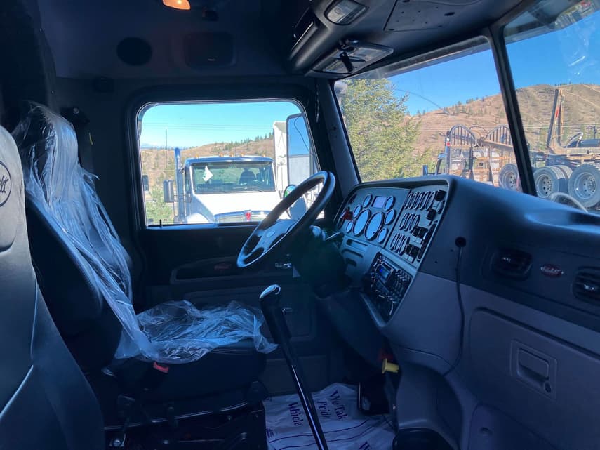 2022 Peterbilt 389 - 11