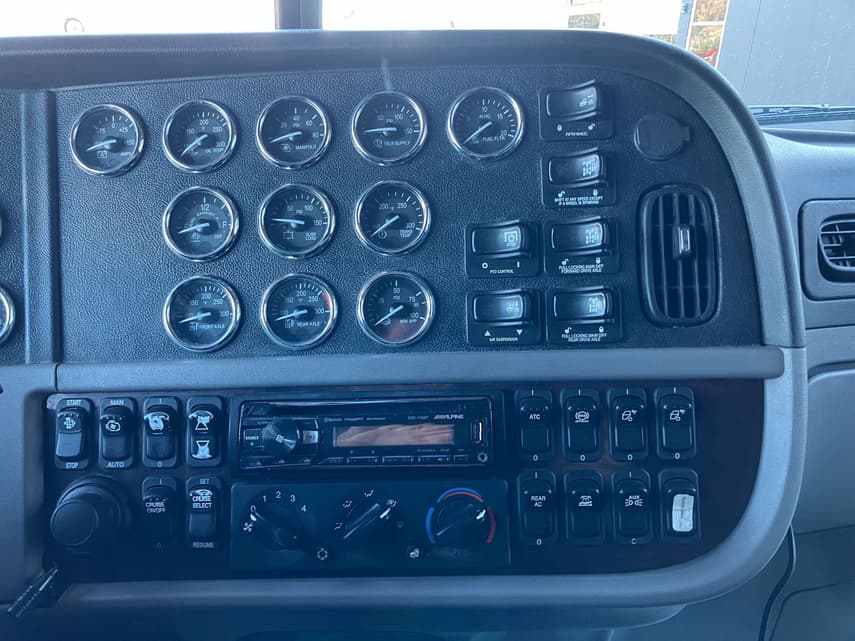2022 Peterbilt 389 - 12