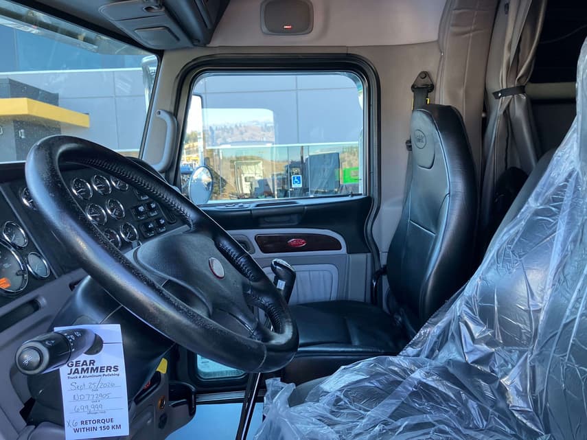 2022 Peterbilt 389 - 10