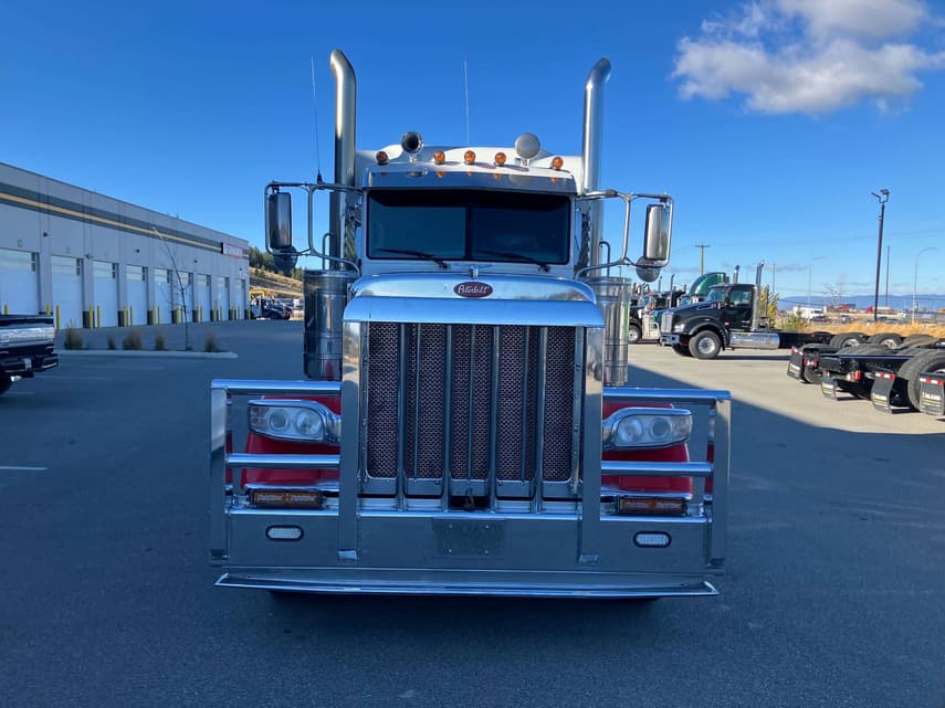 2022 Peterbilt 389 - 8