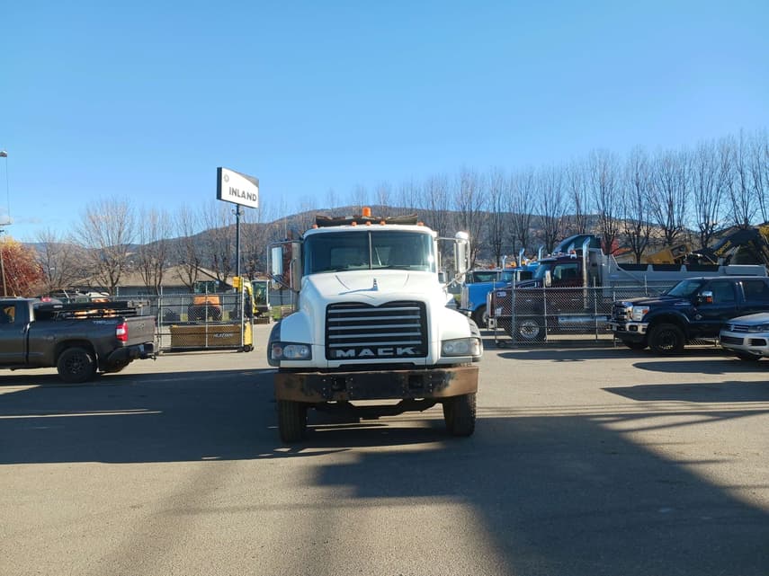 2013 Mack Granite - 9
