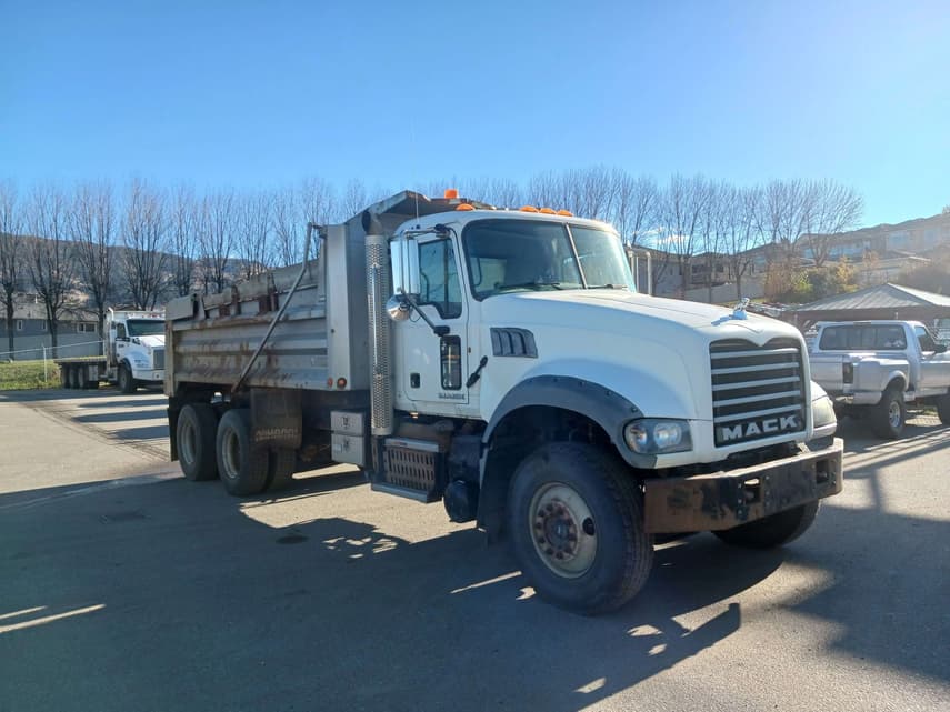 2013 Mack Granite - 7