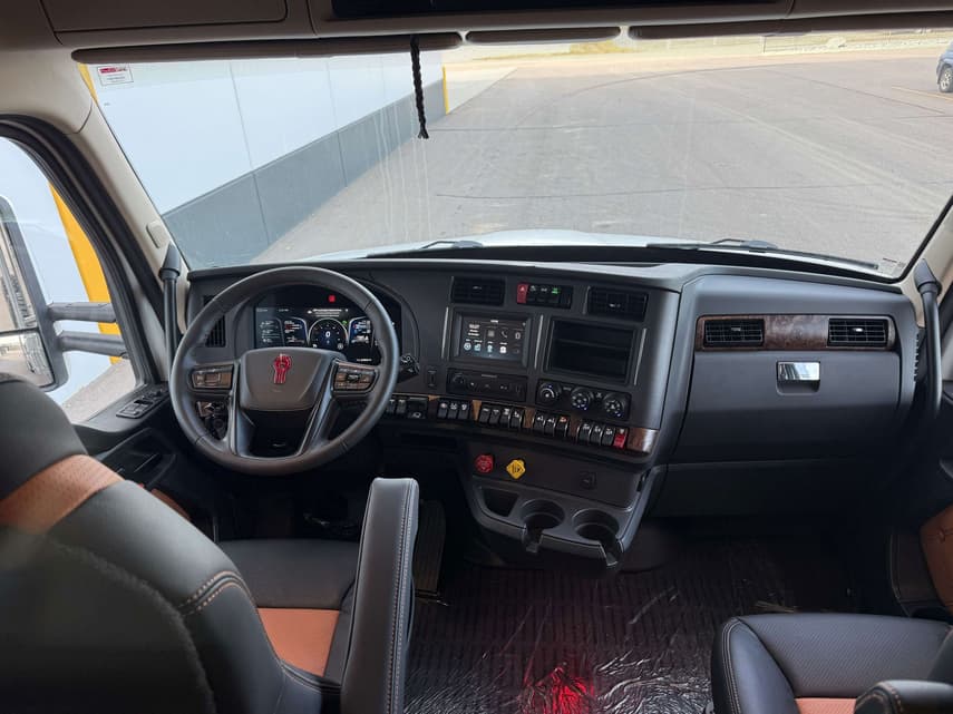 2027 Kenworth T880 - 5