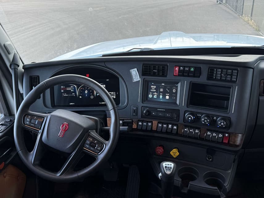 2027 Kenworth T880 - 5