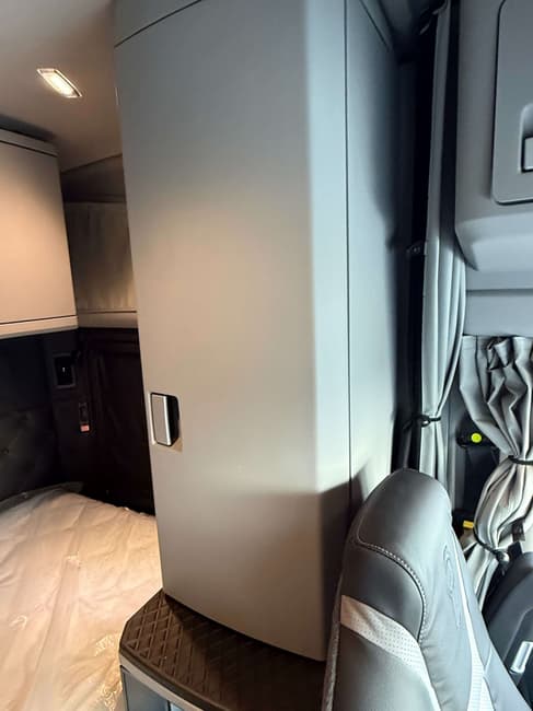 2027 Kenworth T880 - 11