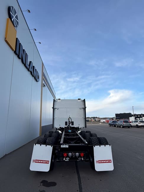 2027 Kenworth T880 - 3