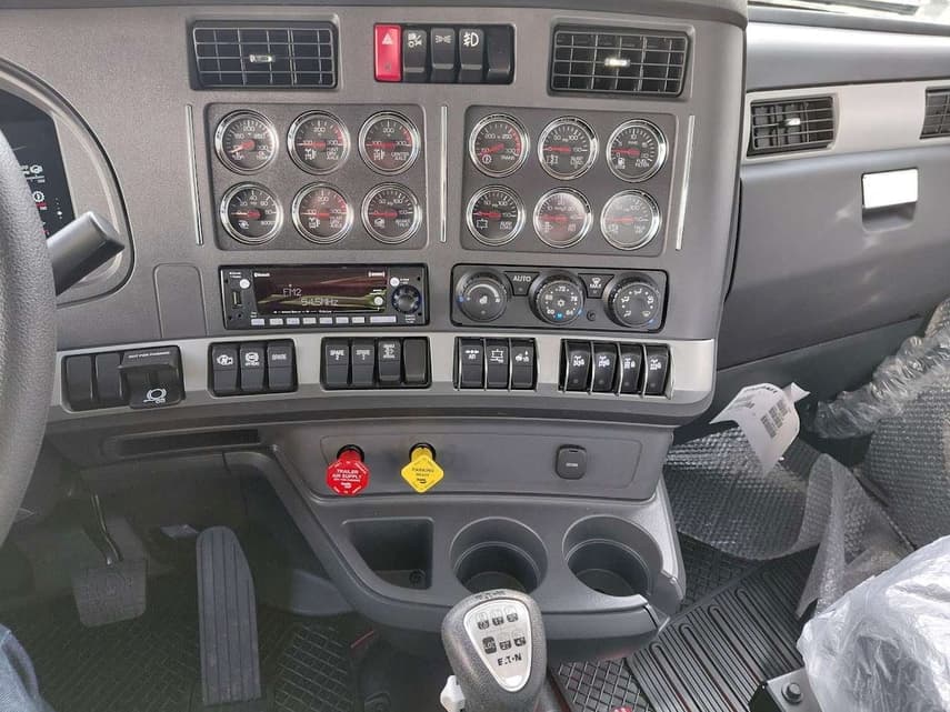 2027 Kenworth T880 - 10