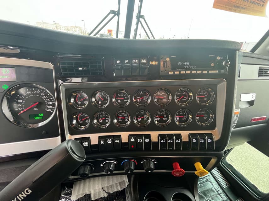 2027 Kenworth W900 - 11