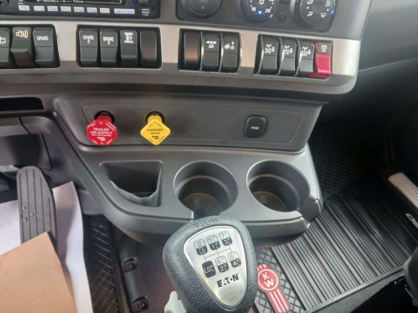 2027 Kenworth T880 - 6