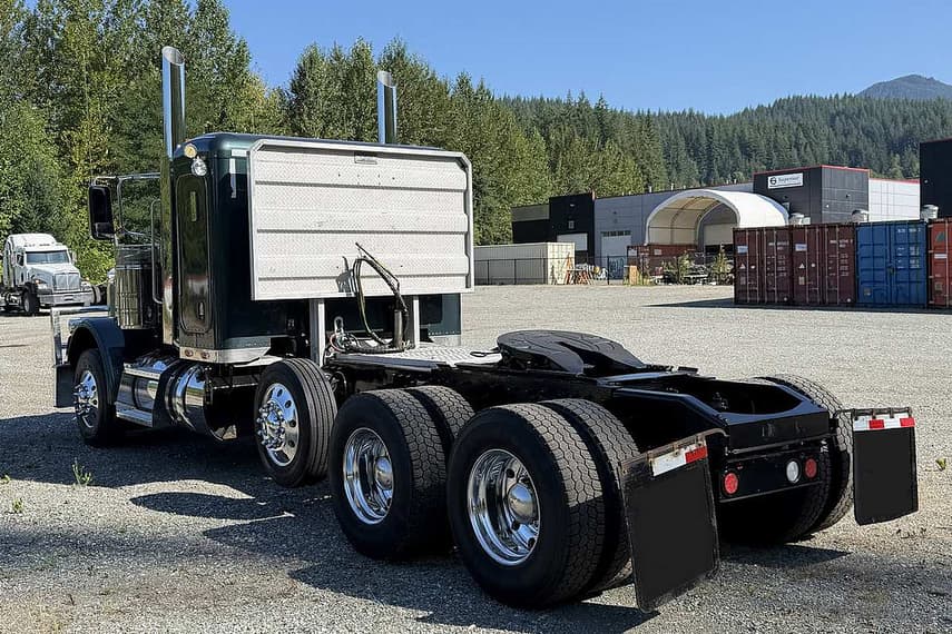 2022 Peterbilt 389 - 4