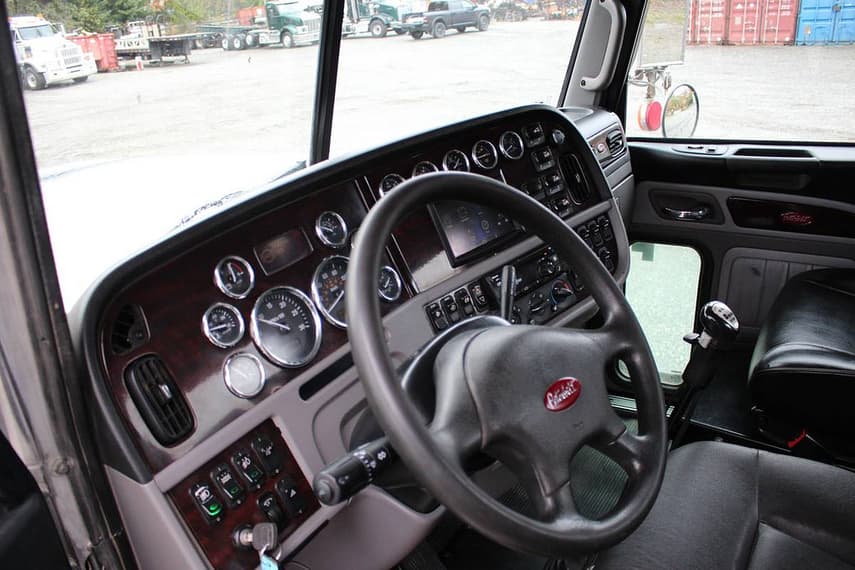 2022 Peterbilt - 15