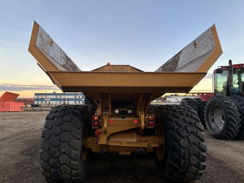 2026 Caterpillar 730 - 3