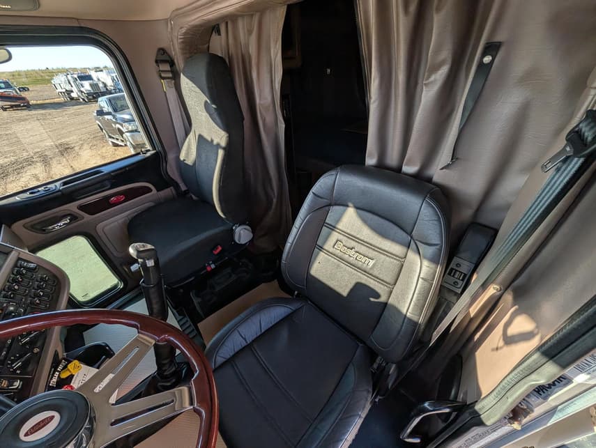2019 Peterbilt 389 - 16
