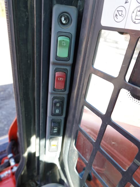 2022 Kubota SSV75 - 12