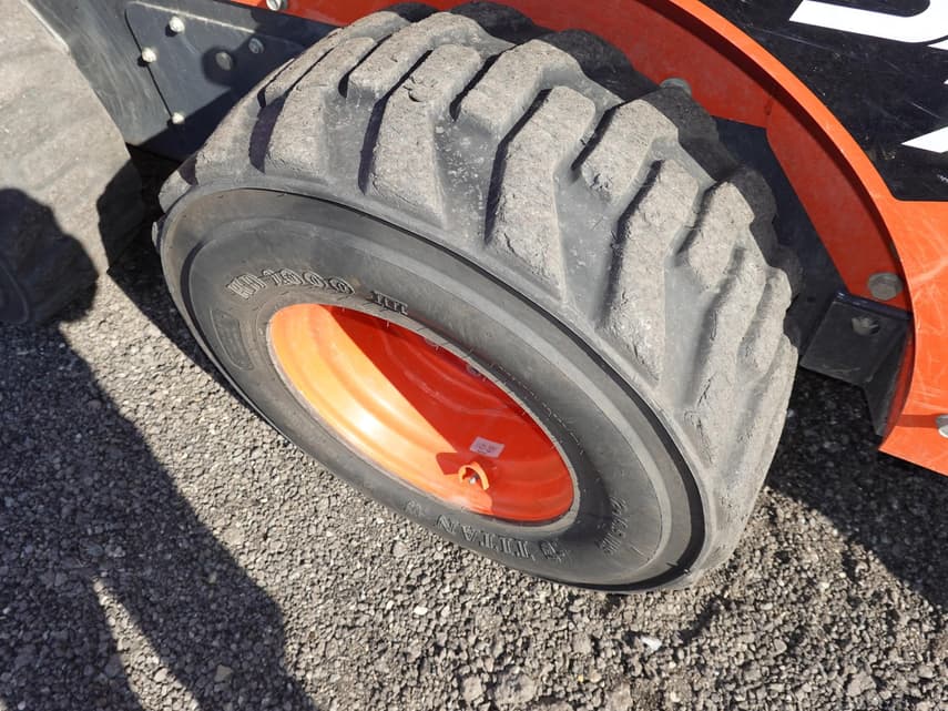 2022 Kubota SSV75 - 15