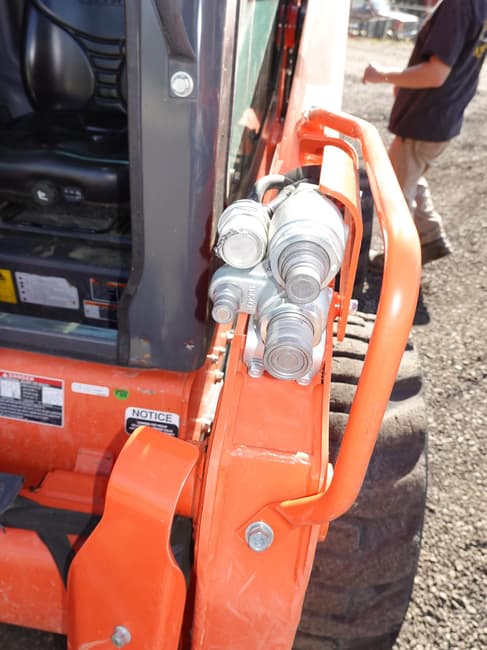 2022 Kubota SSV75 - 16