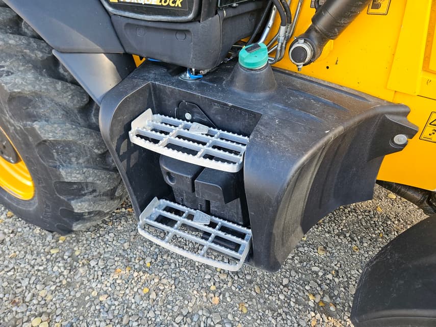 2023 JCB 3CX15 - 23